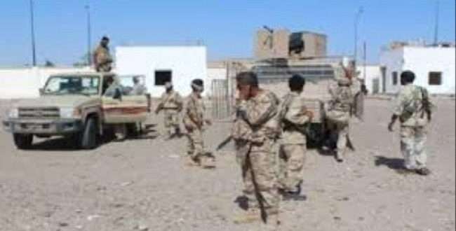 جماعة مسلحة تعتدي على جندي بلحج وتأخذ سلاحة