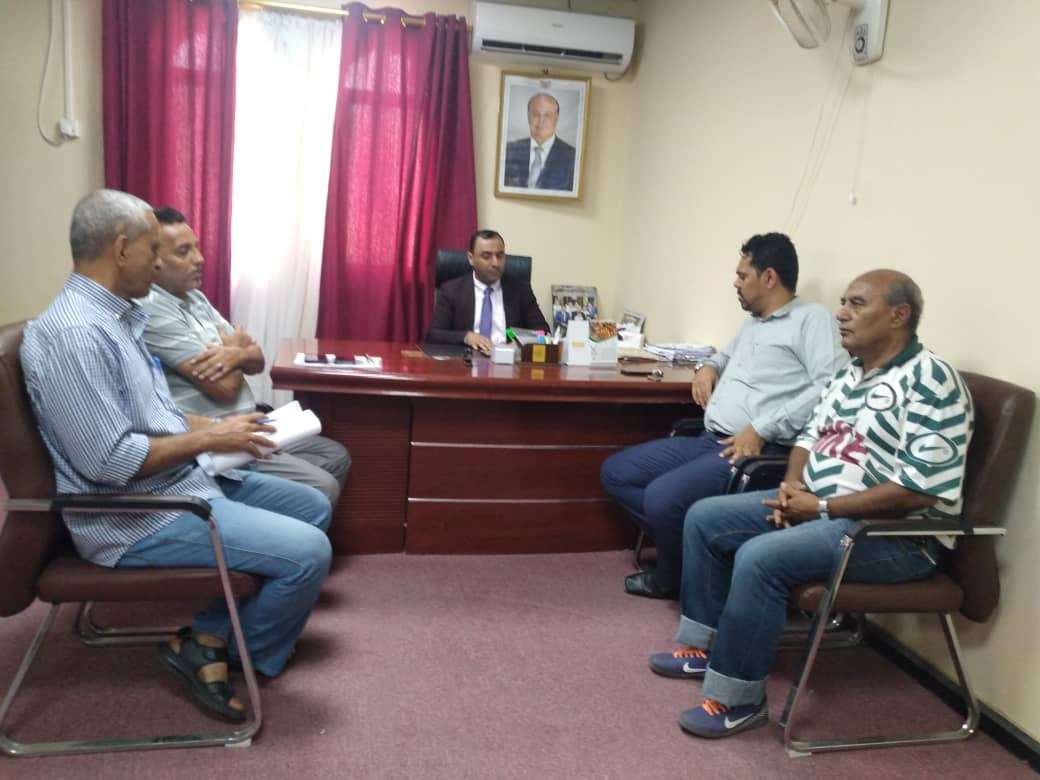 وكيل وزارة الشباب والرياضة يلتقي مدير مكتب الشباب بعدن وكيل وزارة الشباب والرياضة يلتقي مدير مكتب الشباب بعدن