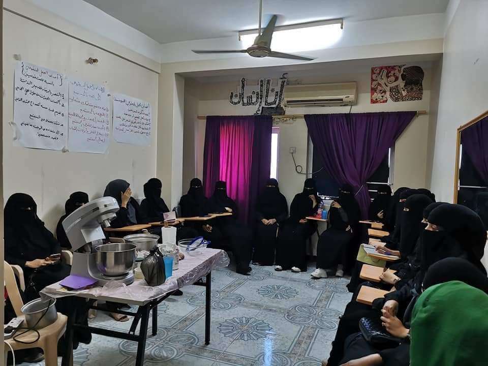 مؤسسة أنا إنسان تدرب دفعة جديدة من النساء
