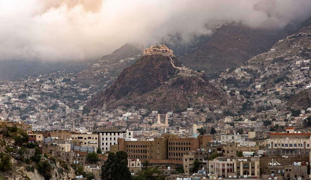 هل سقط معسكر الأمن المركزي بتعز .. مصدر عسكري يكشف لكريتر سكاي التفاصيل !
