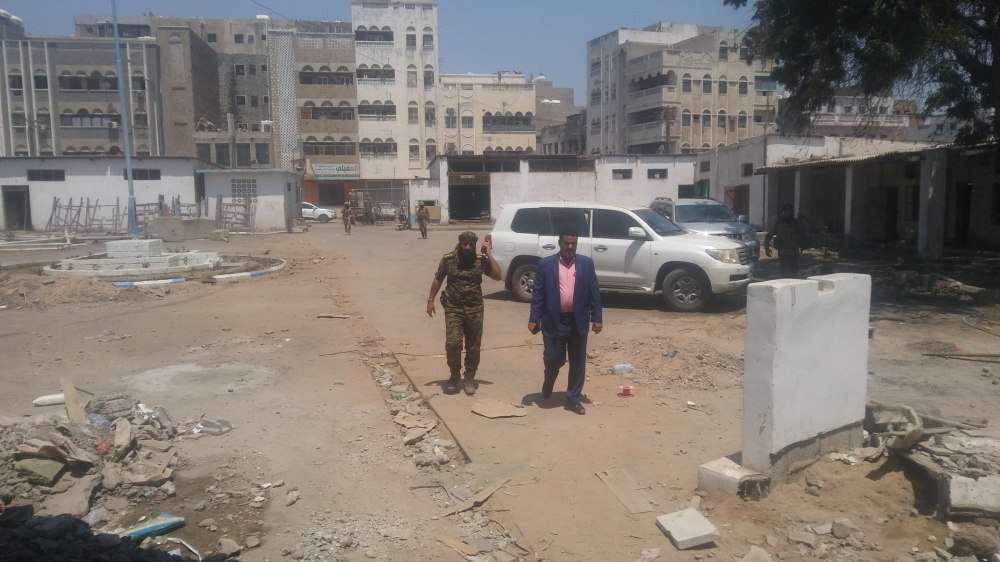 مدير عام المنصورة يتفقد أعمال إعادة تأهيل مبنى المجلس المحلي مدير عام المنصورة يتفقد أعمال إعادة تأهيل مبنى المجلس المحلي