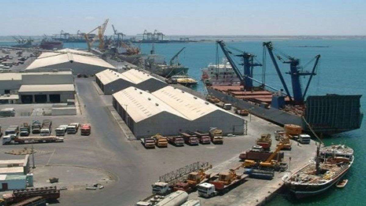محافظ تعز نبيل شمسان يعين مديرا جديدا لميناء المخا
