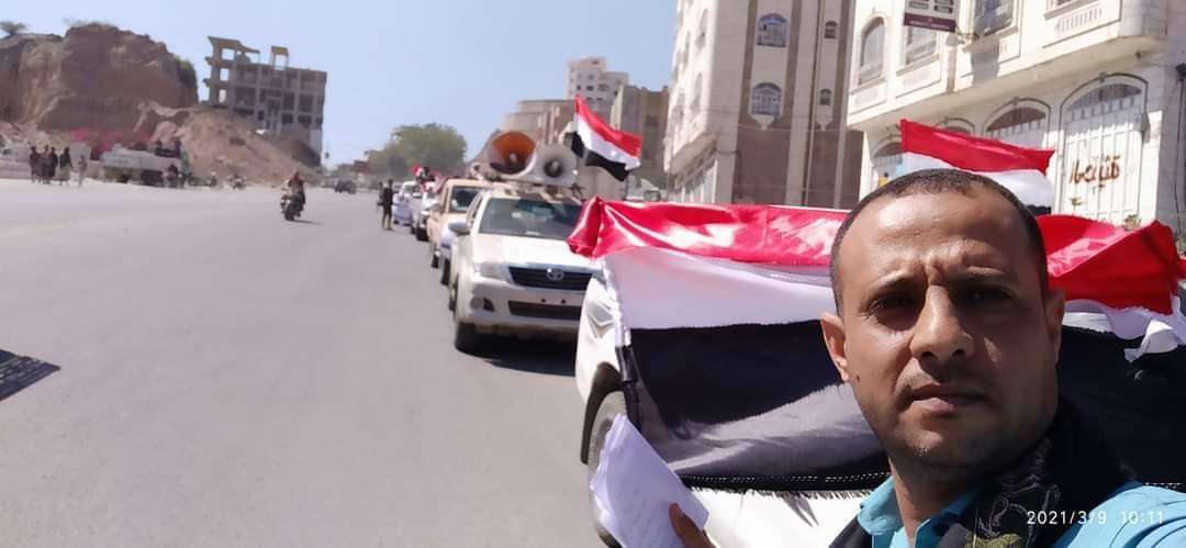 فريق الرقابة المجتمعية يُسير قافلة دعم الى جبهة مقبنة بتعز