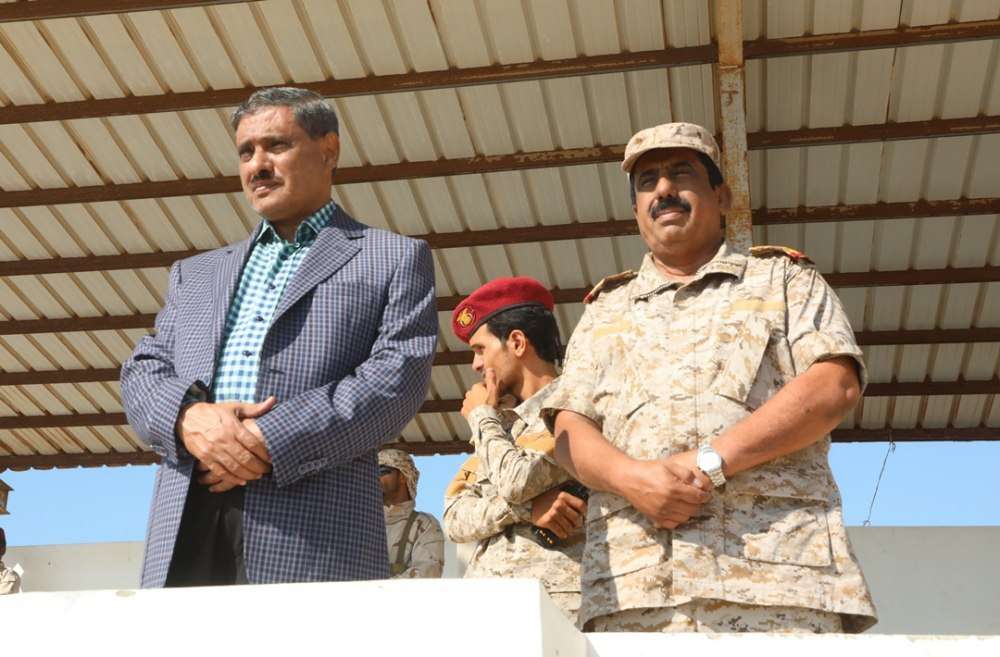 محافظ حضرموت يطلع على جاهزية الكتيبة الخاصة بمعسكر الجوية