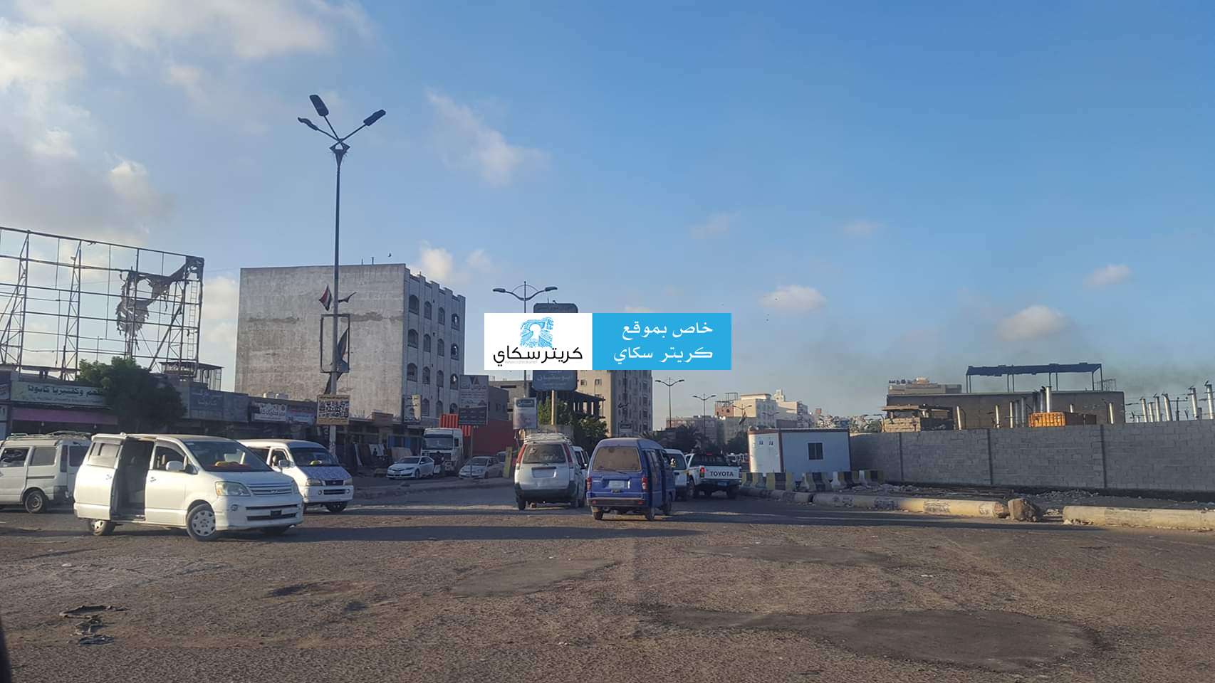 ثعبان كبير يهدد أهالي حي في عدن