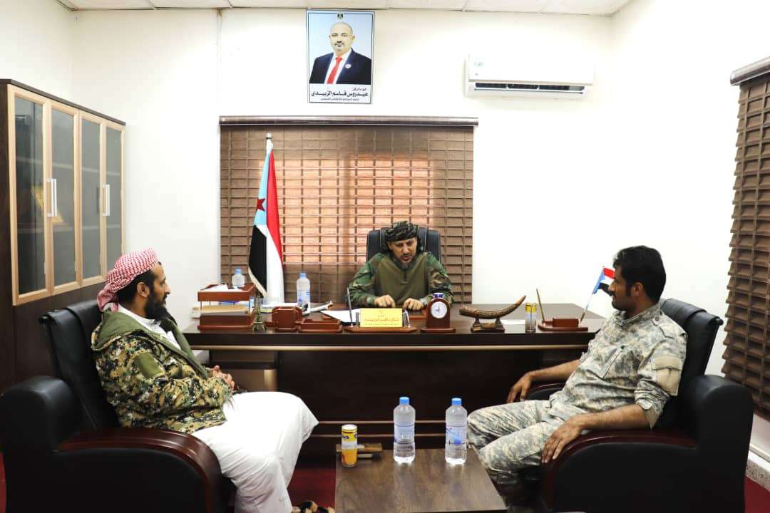 عبدالرحمن شيخ يزور مقر الحزام الأمني ويطلع على سير العمل وجهوزية القوات