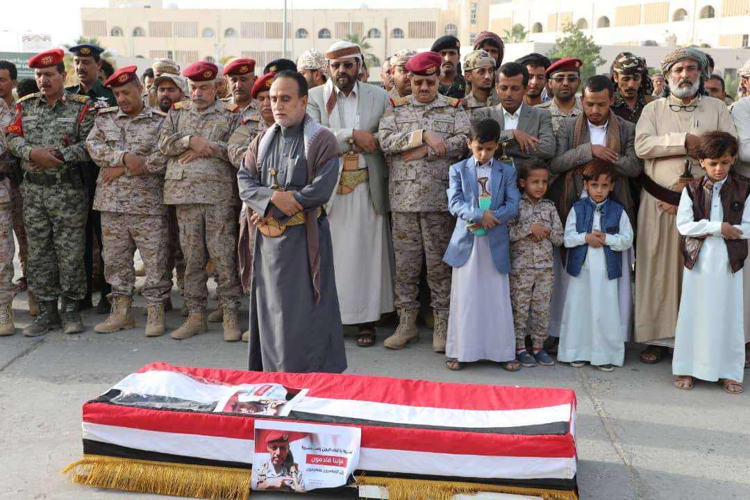 الفريق المقدشي يتقدم مشيعي جثمان اللواء الشهيد أمين الوائلي ويؤكد دماء الشهداء لن تضيع هدرا الفريق المقدشي يتقدم مشيعي جثمان اللواء الشهيد أمين الوائلي ويؤكد دماء الشهداء لن تضيع هدرا