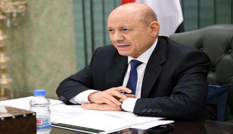 رئيس مجلس القيادة يعزي بوفاة الوزير الاسبق احمد الكبسي