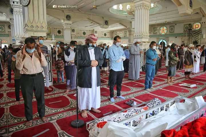 بالصور.. تشييع الصحفي العزاني بتعز