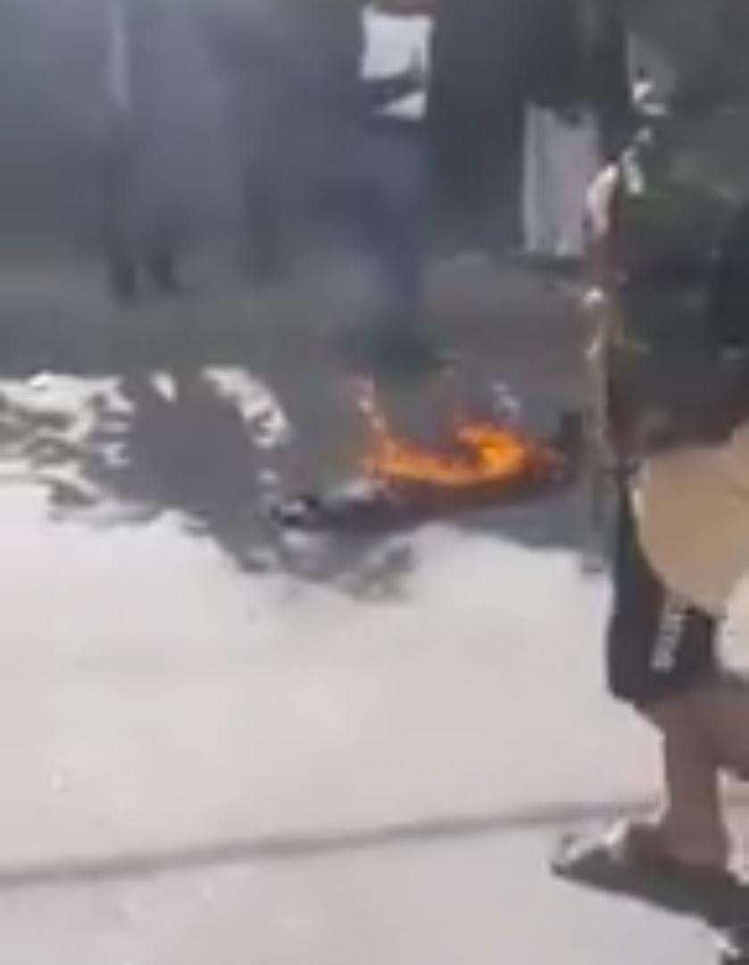 عاجل :مواطن يقدم على إحراق نفسه في إب لهذا السبب!