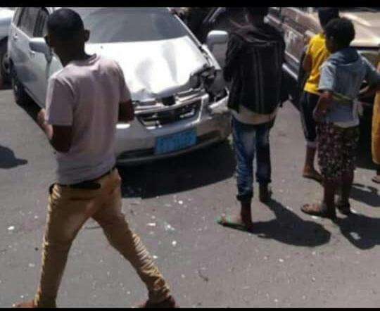 طقم أمني كاد أن يفقدها حياتها .. نجاة مواطنة من موت محقق بعدن طقم أمني كاد أن يفقدها حياتها .. نجاة مواطنة من موت محقق بعدن