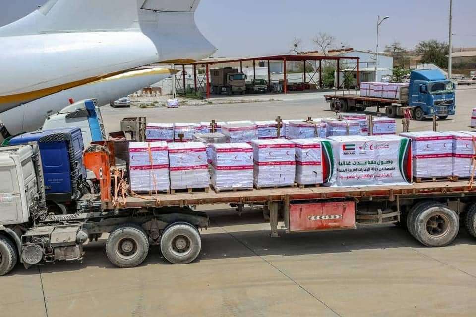 بالصور .. وصول مساعدات إغاثية من دولة الإمارات إلى أهالي حضرموت بالصور .. وصول مساعدات إغاثية من دولة الإمارات إلى أهالي حضرموت
