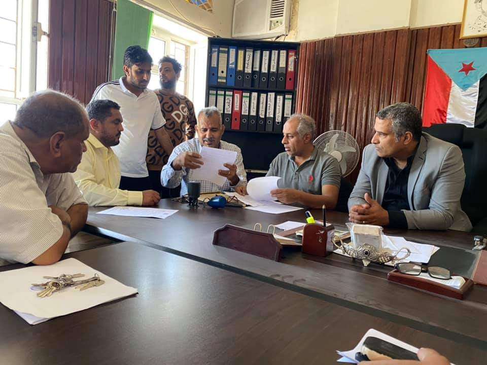 يحدث الآن .. بدء عملية الاستلام والتسليم بين مأموري البريقة القديم والجديد يحدث الآن .. بدء عملية الاستلام والتسليم بين مأموري البريقة القديم والجديد