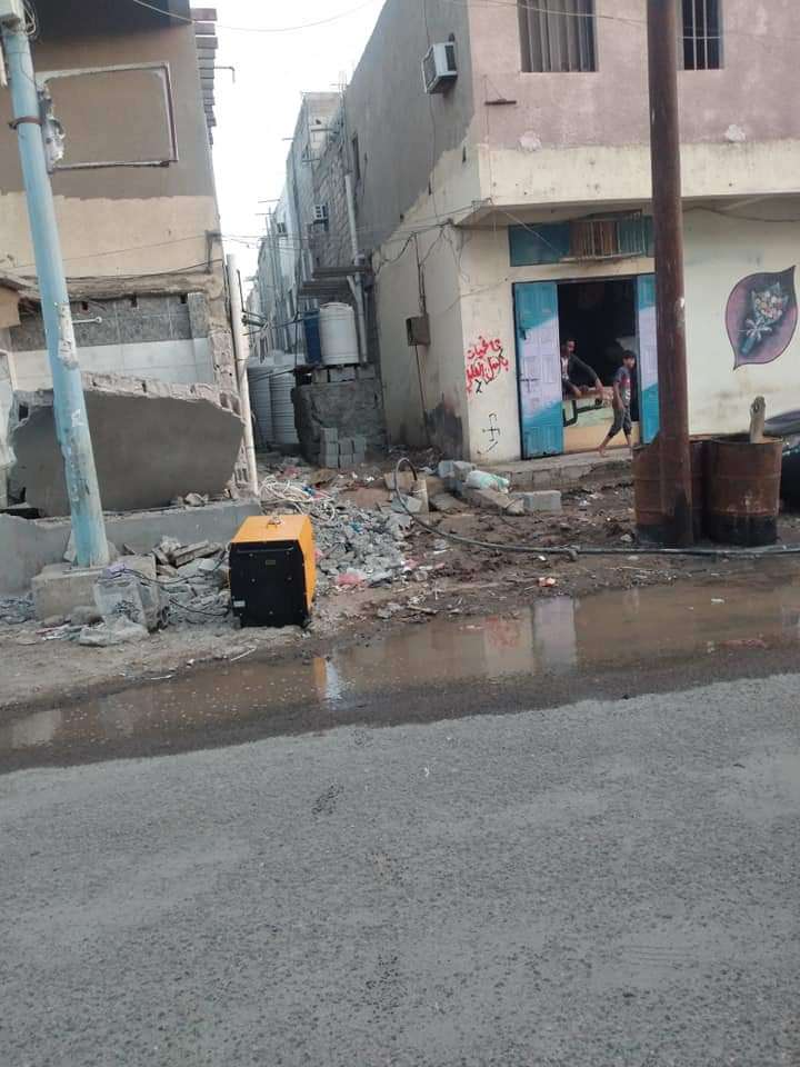 بسبب أزمة المياه.. حفر آبار في عدن (صور) بسبب أزمة المياه.. حفر آبار في عدن (صور)