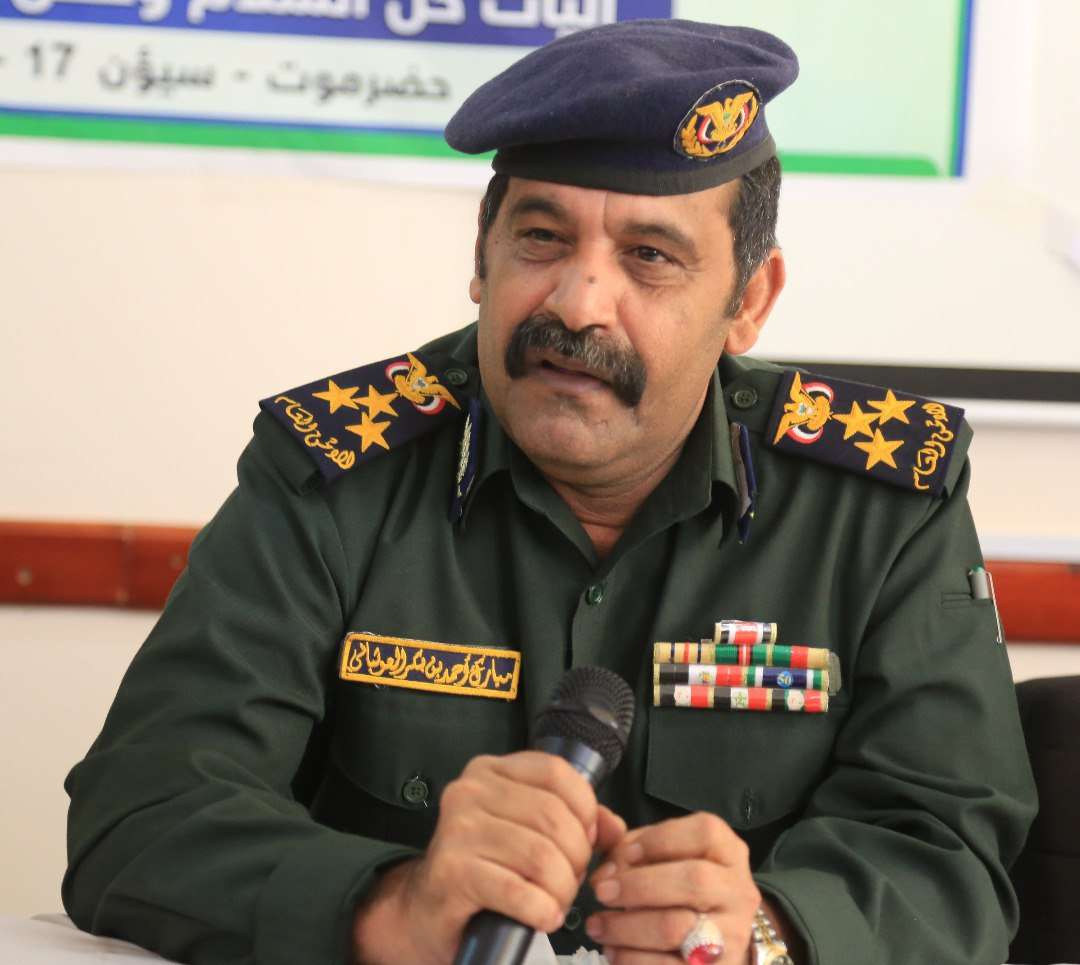 العميد العوبثاني يشيد بتعاون المواطنين مع الوحدات الامنية بوادي وصحراء حضرموت العميد العوبثاني يشيد بتعاون المواطنين مع الوحدات الامنية بوادي وصحراء حضرموت