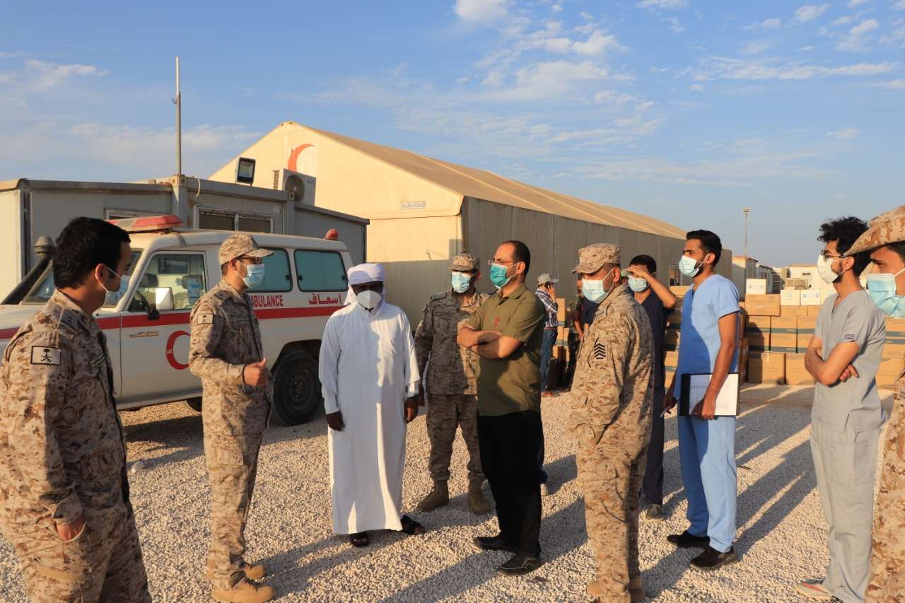 المستشفى الميدانى لقوات التحالف بالمهرة يقدم مجموعة من المستلزمات الطبية لمستشفى الغيضة المركزي