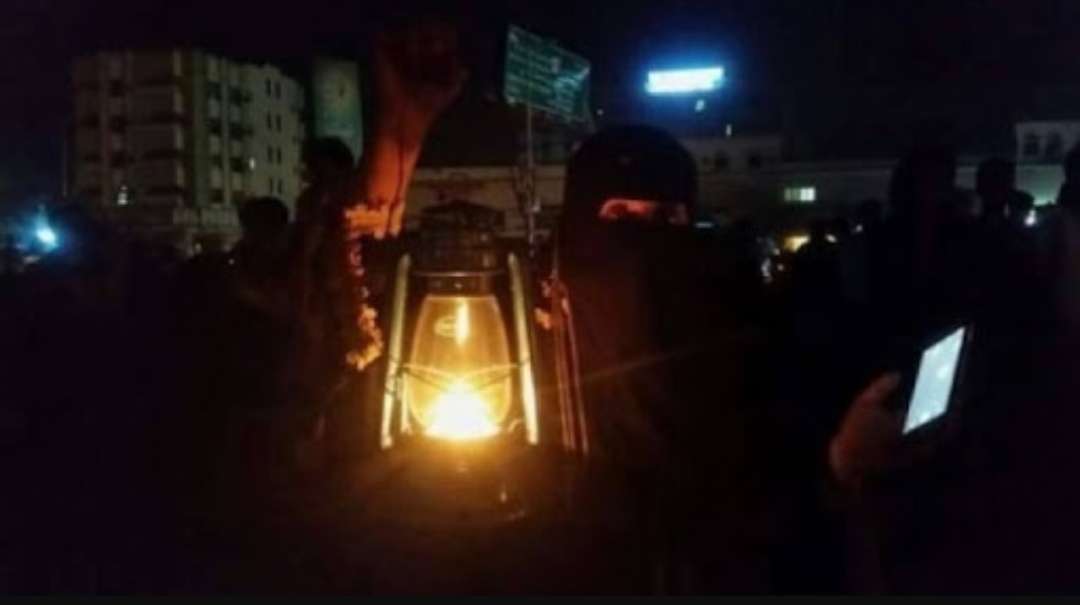 كهرباء عدن توضح أسباب انقطاع الكهرباء عن أحياء الخساف بكريتر