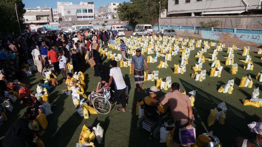 المؤسسة الإنسانية للتنمية توزَّع ( 300 ) سلة غذائية للمعاقين حركياً في عدن المؤسسة الإنسانية للتنمية توزَّع ( 300 ) سلة غذائية للمعاقين حركياً في عدن