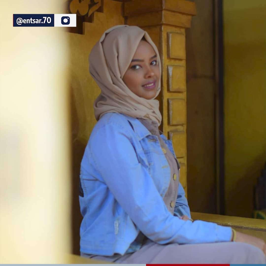 عارضة أزياء تُجبر على الإعتراف بحيازة المخدرات في صنعاء عارضة أزياء تُجبر على الإعتراف بحيازة المخدرات في صنعاء