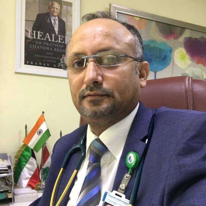 طبيب يمني في الهند يقدم نصائح للمرضى داخل اليمن