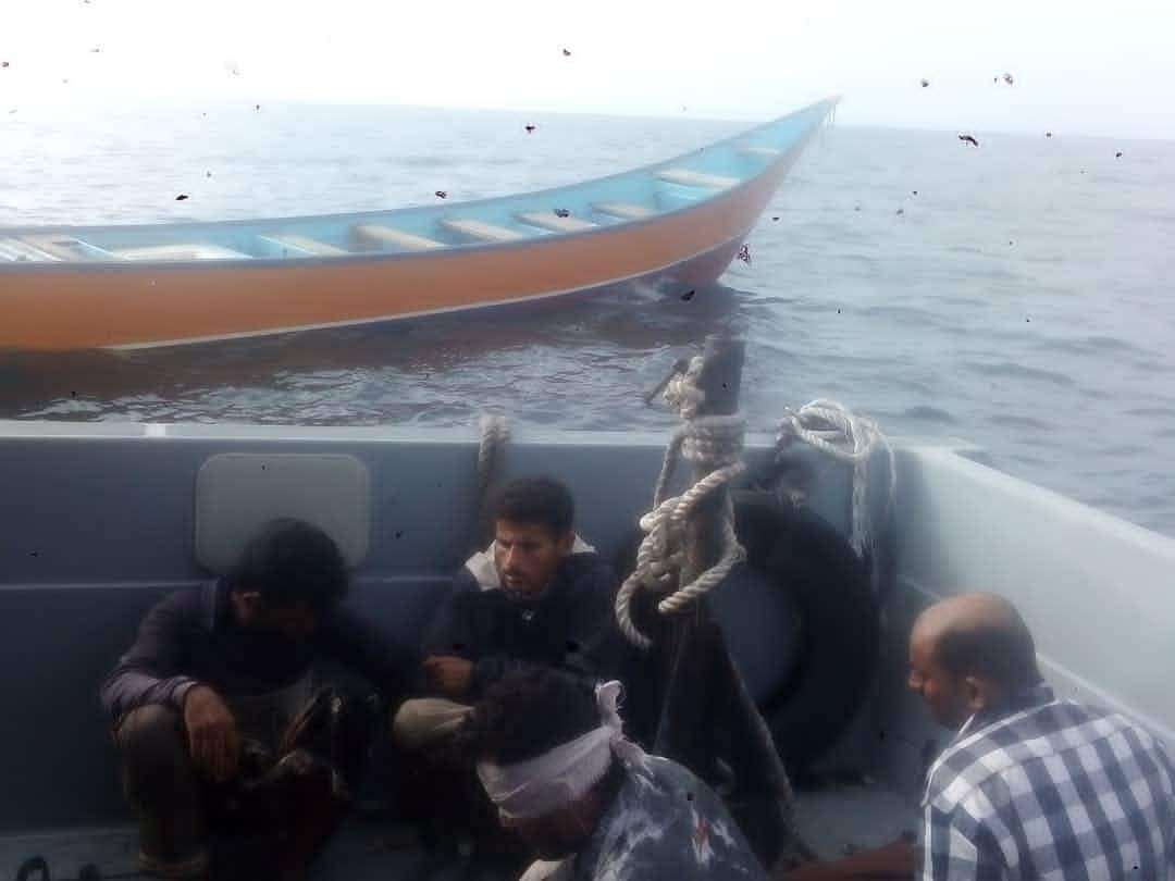امن المهرة يحبط عملية تهريب مخدرات وأسلحة