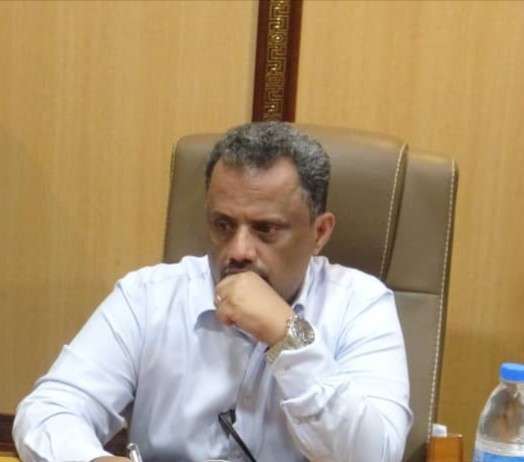 مدير عام شركة عدن لتطوير الموانئ يبعث برقية عزاء ومواساه إلى نائب وزير النقل بوفاة والده