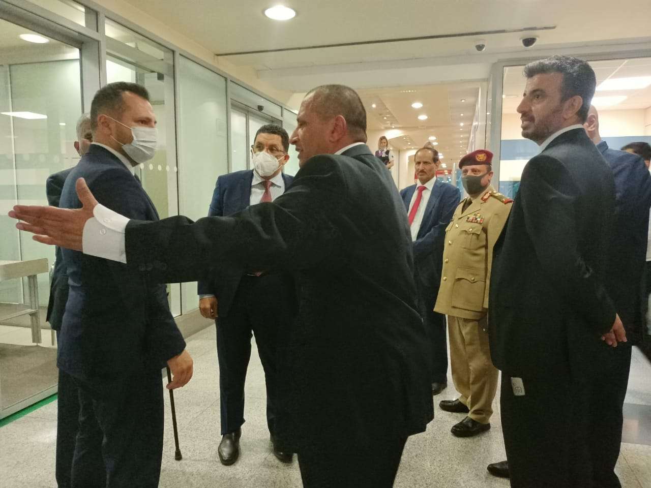 وزير الخارجية وشئون المغتربين بن مبارك يصل العاصمة الروسية موسكو في زيارة رسمية