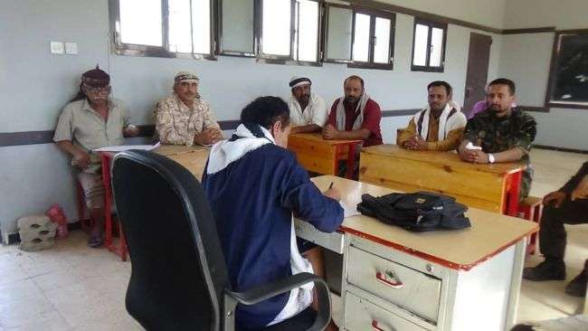 قائد جبهة محور كرش يلتقي بمدير المديرية ومدير الأمن ورئيس انتقالي كرش