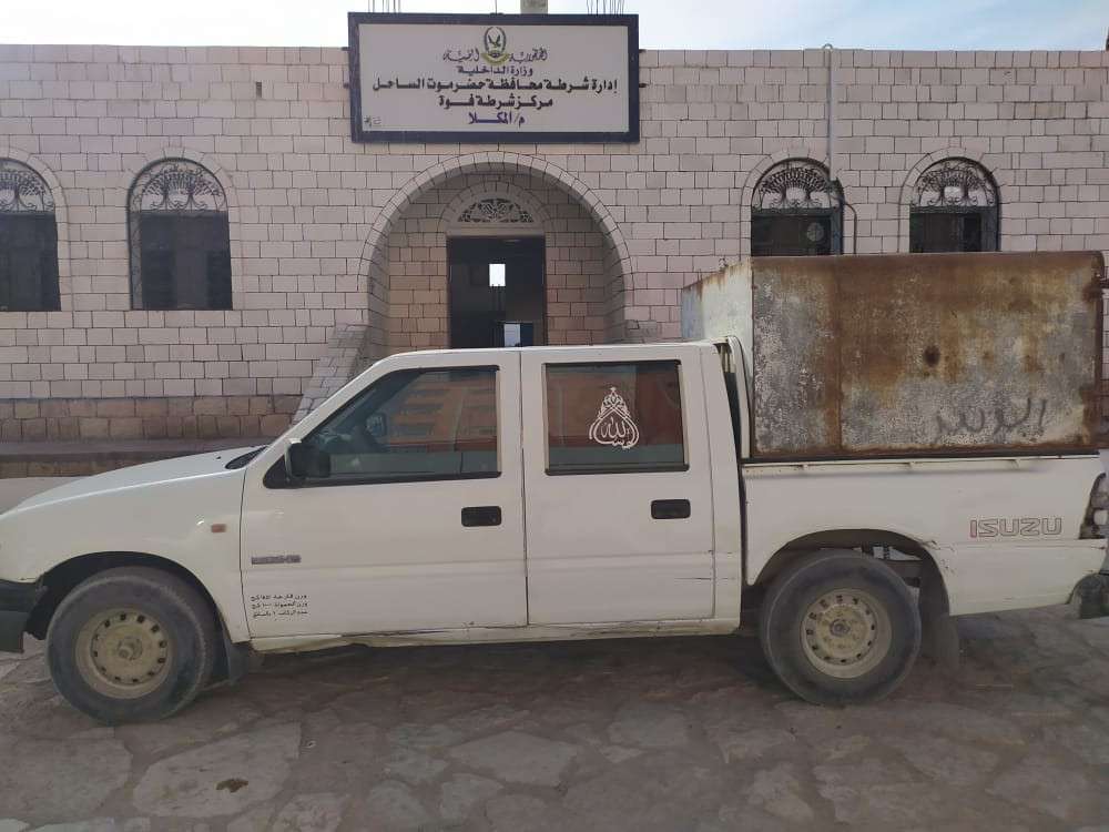 القبض على عصابة يمتهنون سرقة السيارات والدراجات النارية بالمكلا