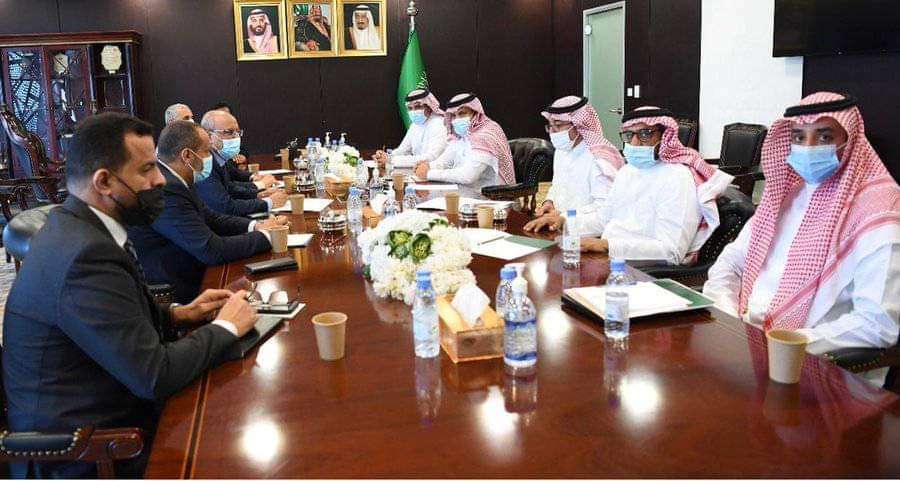 اول صورة تجمع السفير السعودي في اليمن مع الوفد المفاوض للمجلس الانتقالي