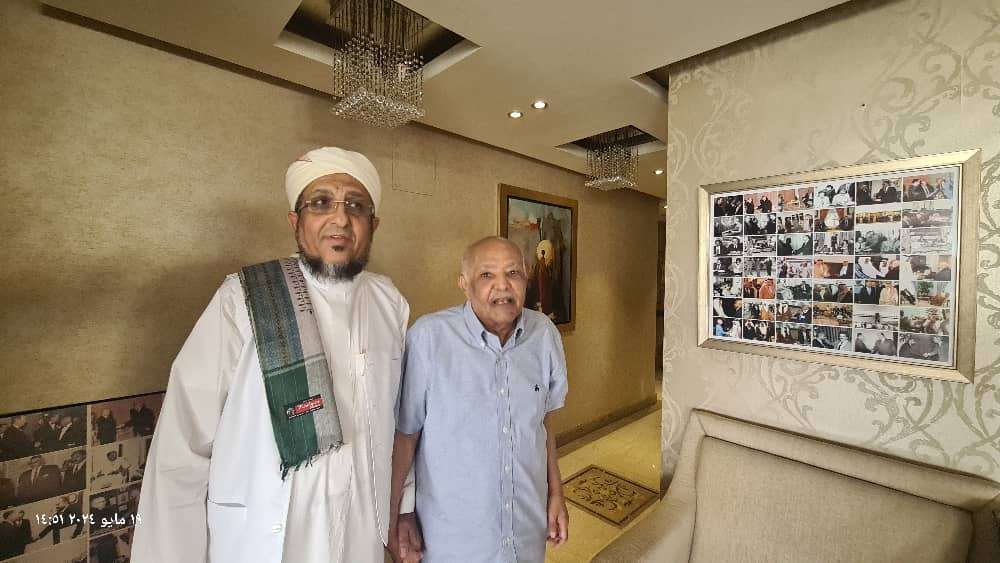 الحبيب سالم الجنيدي يطمئن على صحة باسندوة