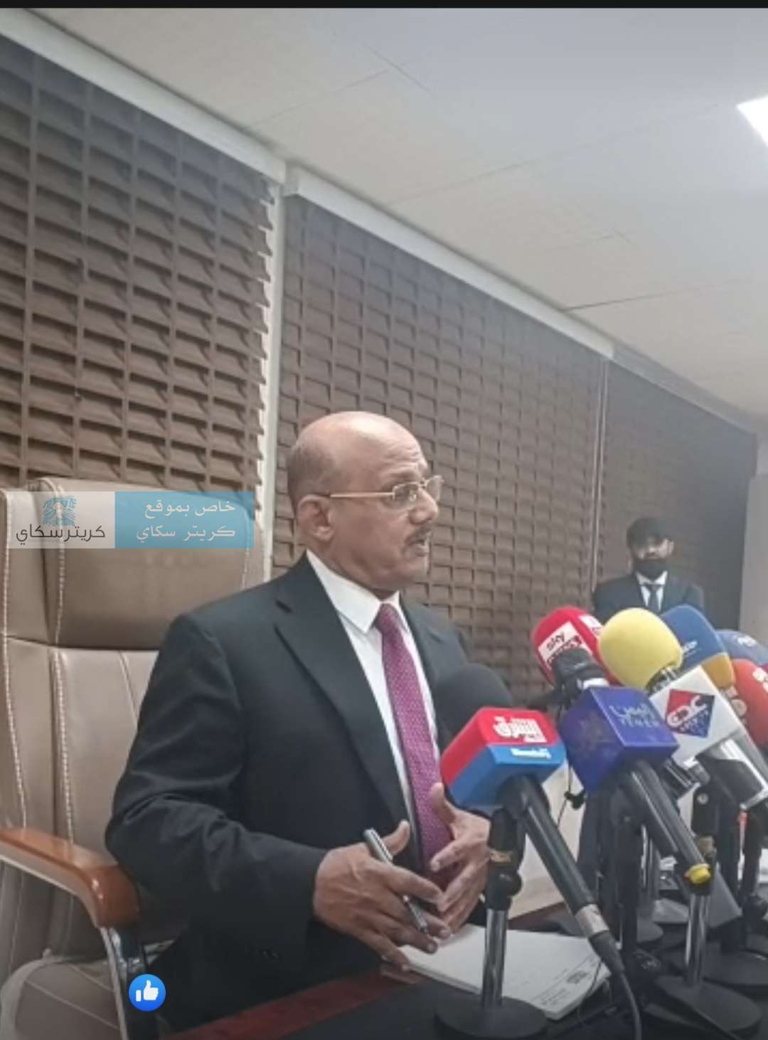 عاجل:محافظ البنك المركزي يكشف مصير الودائع بالبنوك الموقوفه بصنعاء واتلاف العملة وتاثيرها ويكشف عن عملة جديدة عاجل:محافظ البنك المركزي يكشف مصير الودائع بالبنوك الموقوفه بصنعاء واتلاف العملة وتاثيرها ويكشف عن عملة جديدة