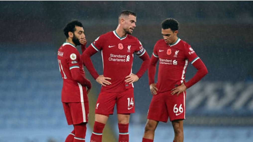 لاعب ليفربول يسخر من زميله ويشبهه بزوجته