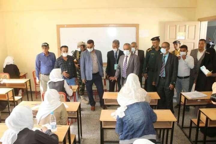 بحضور وكيل المحافظة الشيخ عارف جامل ورئيس الفريق الوزاري ومدير مكتب التربية تدشين اختبارات الثانوية العامة للعام في تعز