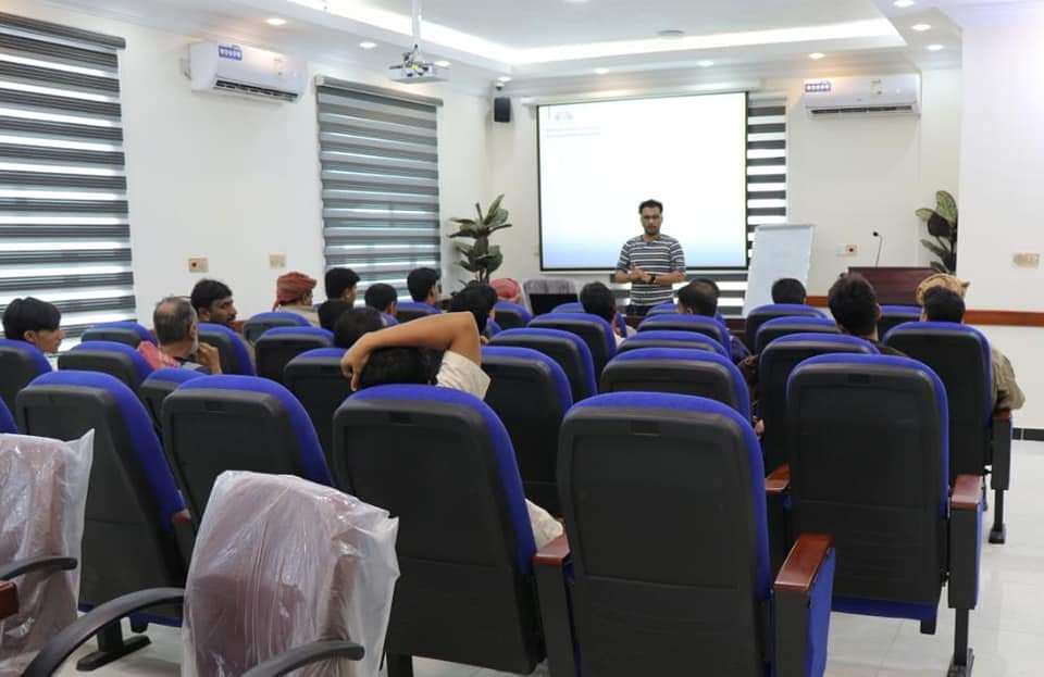 إدارة التدريب والتأهيل بفرع شركة النفط بالمهرة تدشن الدورة التدريبية في الأمن والسلامة من الحرائق لموظفيها