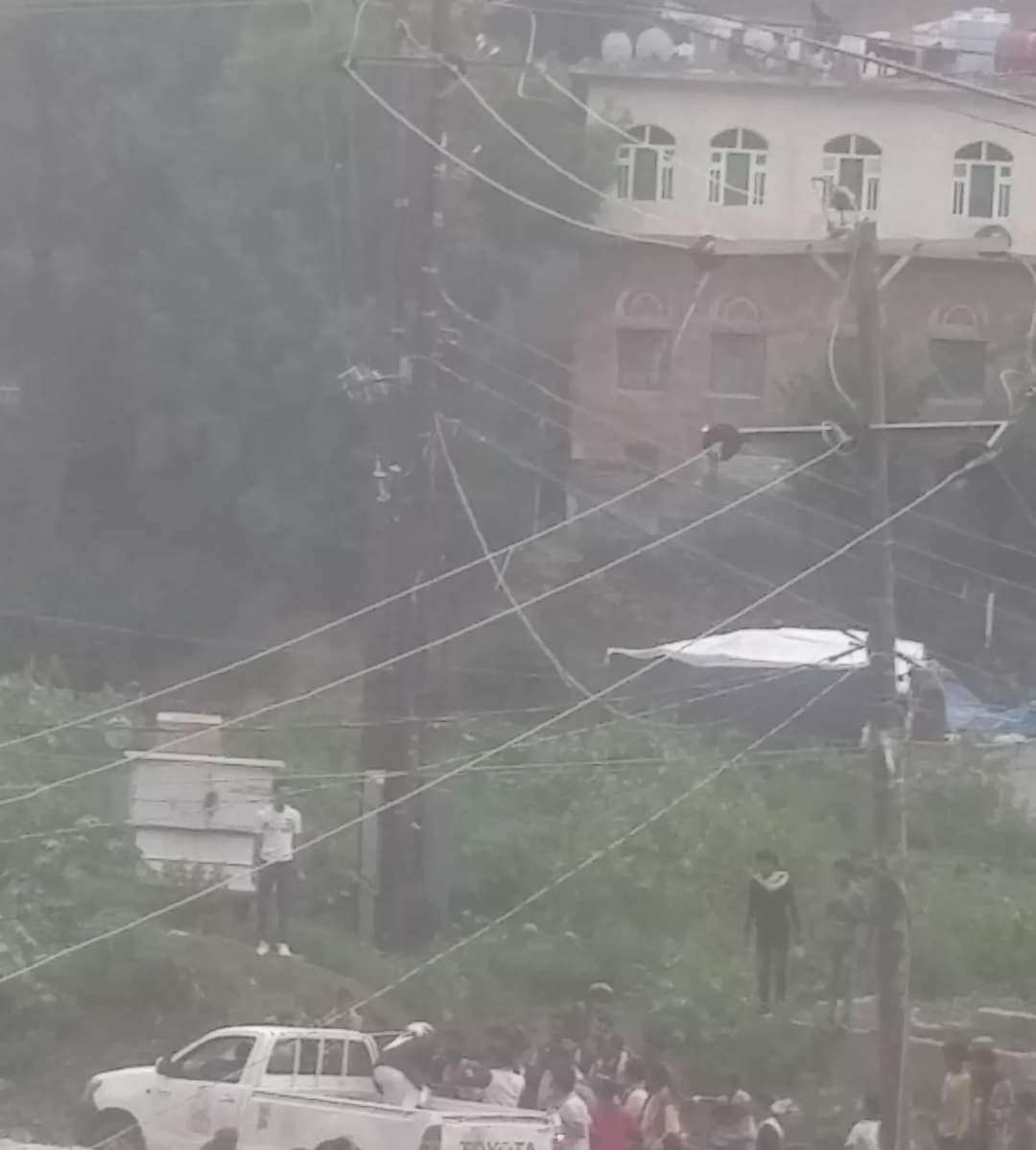 عاجل : المهمشين يقطعون خط رئيسي في إب