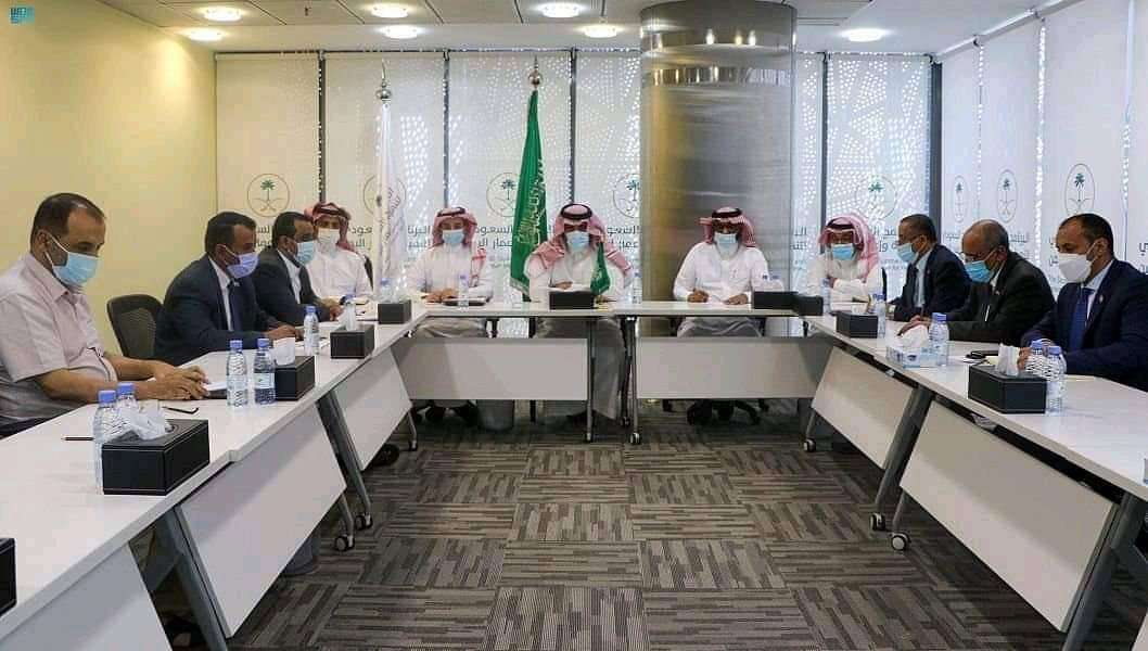 أول صورة لإجتماع فريق المجلس الإنتقالي و الحكومة الشرعية في الرياض