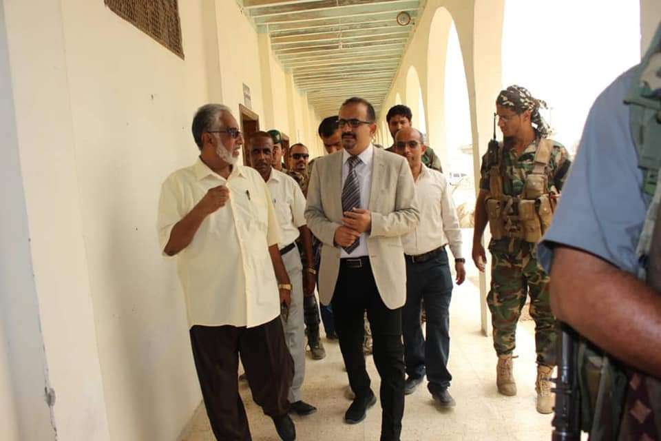 وزير الصحة يتفقد سير العملية التعليمية بمعهد العلوم الصحية بالمهرة