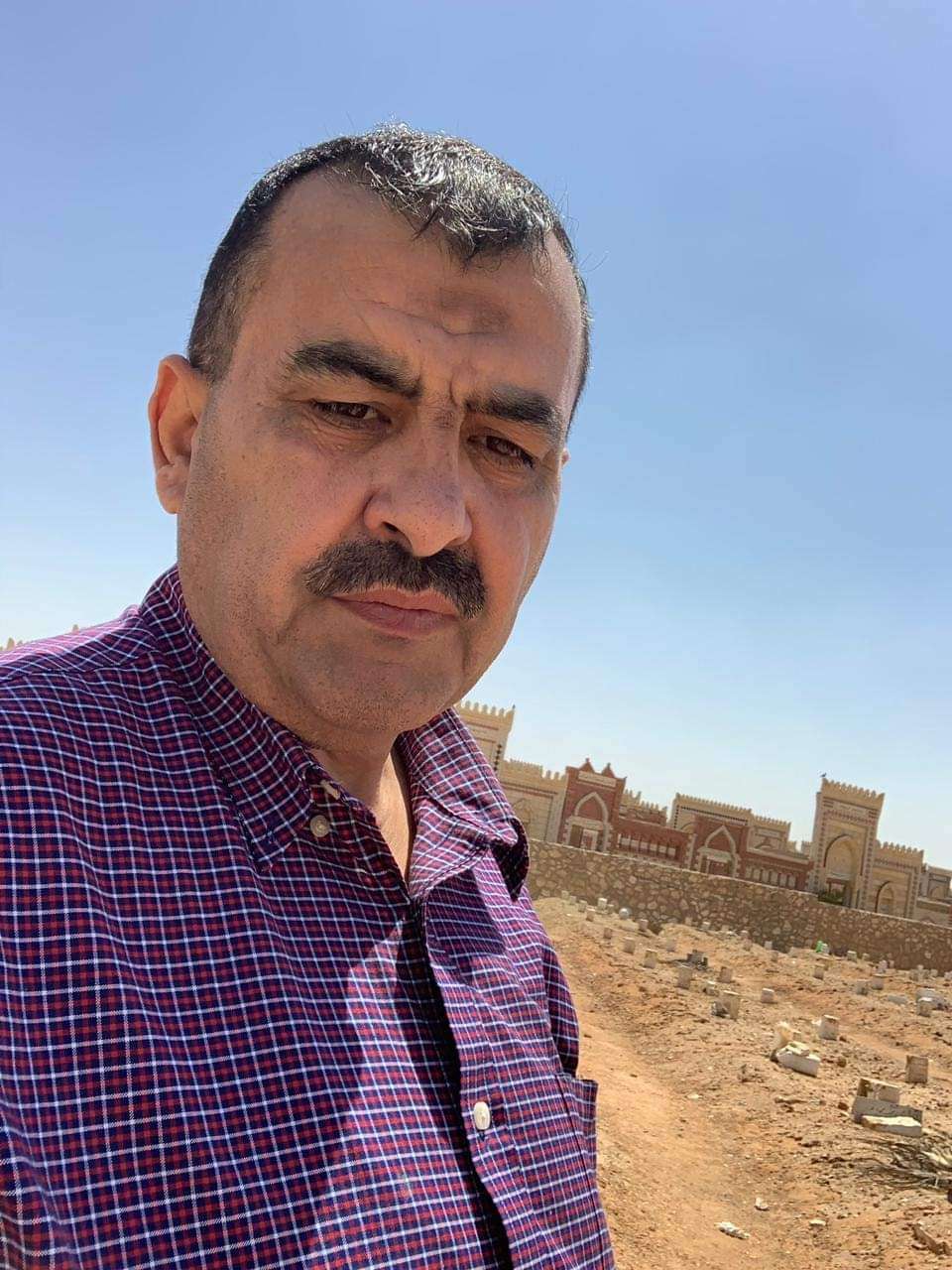 الدكتور صالح عيظة ومبادرته لشراء مقبرة وقف صغيرة للجالية اليمنية بالقاهرة .. الدعم مطلوب