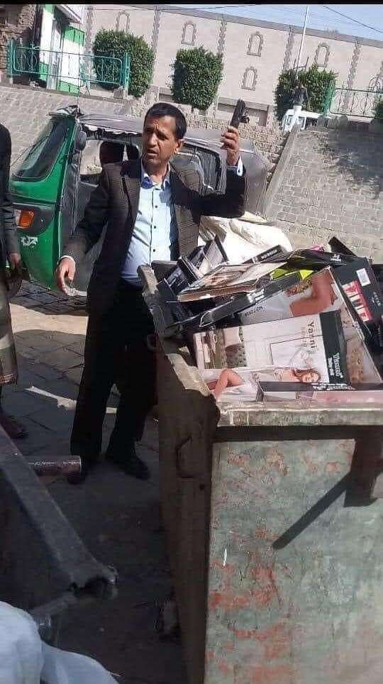 بحجة انها فاضحة.. الحوثيون يصادرون ملابس نسائية في صنعاء