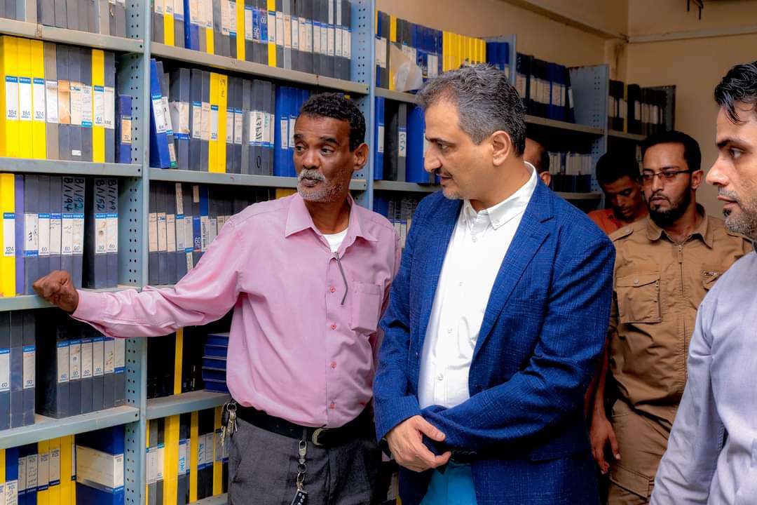 المحافظ لملس يتفقد سير أعمال إعادة تأهيل مبنى إذاعة وتلفزيون عدن