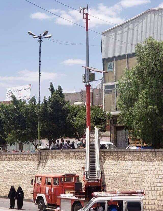 لأول مرة في تاريخ صنعاء .. تركيب صافرات إنذار (صورة)