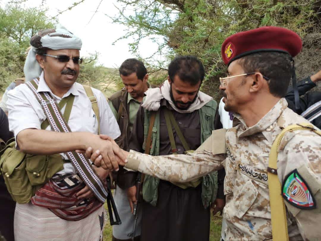 محافظ البيضاء يزور المقاتلين في جبهة الصومعة(نسخة إضافية)