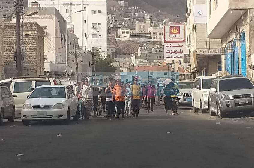 يحدث الان: تشييع جثمان غريق المعلا الى مثواه الاخير