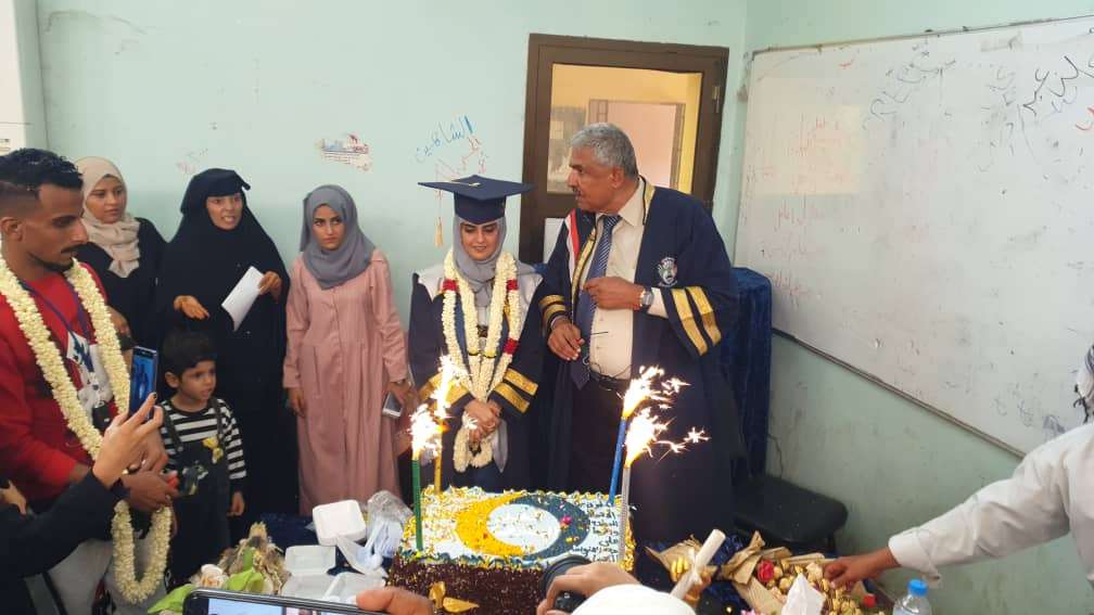 الامتياز للباحثة صفاء السويدي برسالتها الموسوعة بتكنولوجيا الاتصال الحديثة وأثرها على أداء القنوات الفضائية الغد المشرق انموذجا