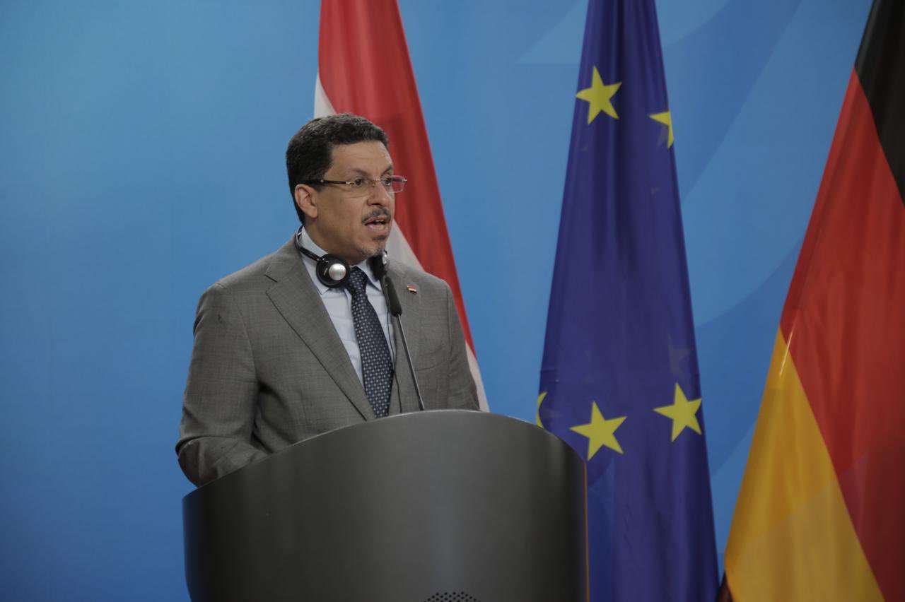 وزير الخارجية اليمني يعزي الشعب العراقي في حادث حريق مستشفى الإمام الحسين وزير الخارجية اليمني يعزي الشعب العراقي في حادث حريق مستشفى الإمام الحسين