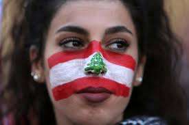 اثار جدلا واسعا.. بالفيديو.. شاب يمني يتحول الى دجاجة بسبب فتاة لبنانية