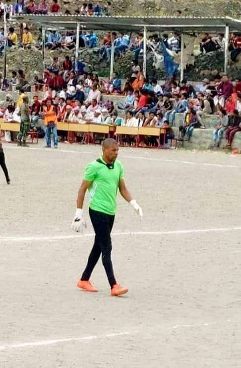 صورة لحارس منتخبنا الوطني تثير مواقع التواصل الإجتماعي