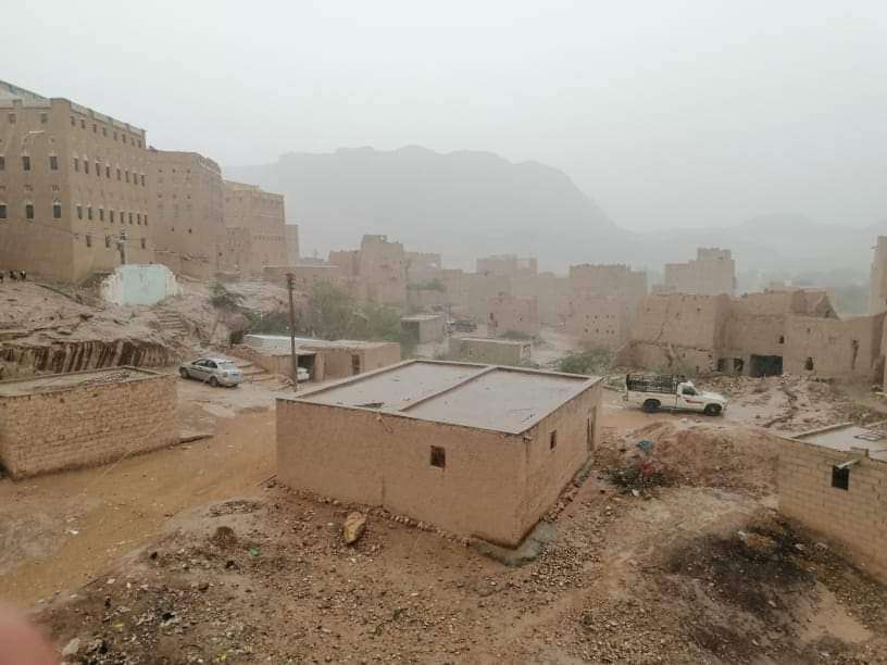 جراء أمطار غزيرة... هكذا تبدو قبل قليل شبوة (صور) جراء أمطار غزيرة... هكذا تبدو قبل قليل شبوة (صور)