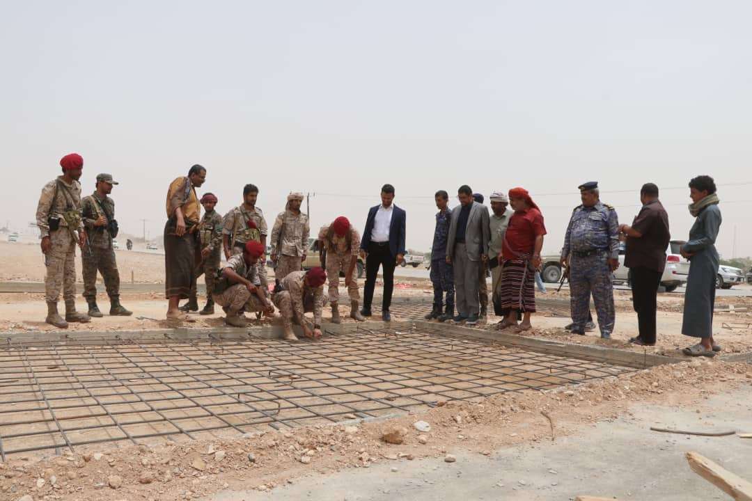 لمروق يطلع على عملية اسقاط المخطط الهندسي العام لوحدة جوار جديدة بمدينة عتق